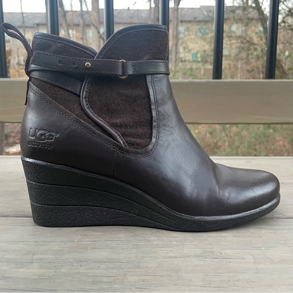 UGG Stout Emalie Brown Leather Ankle Wedge Boots size 9 - Picture 9 of 16